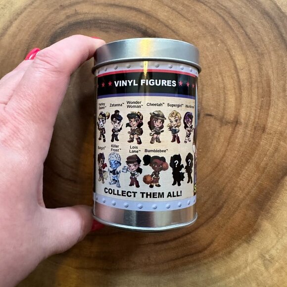 Lil' DC Comics Bombshell Mystery Batgirl - Picture 6 of 7